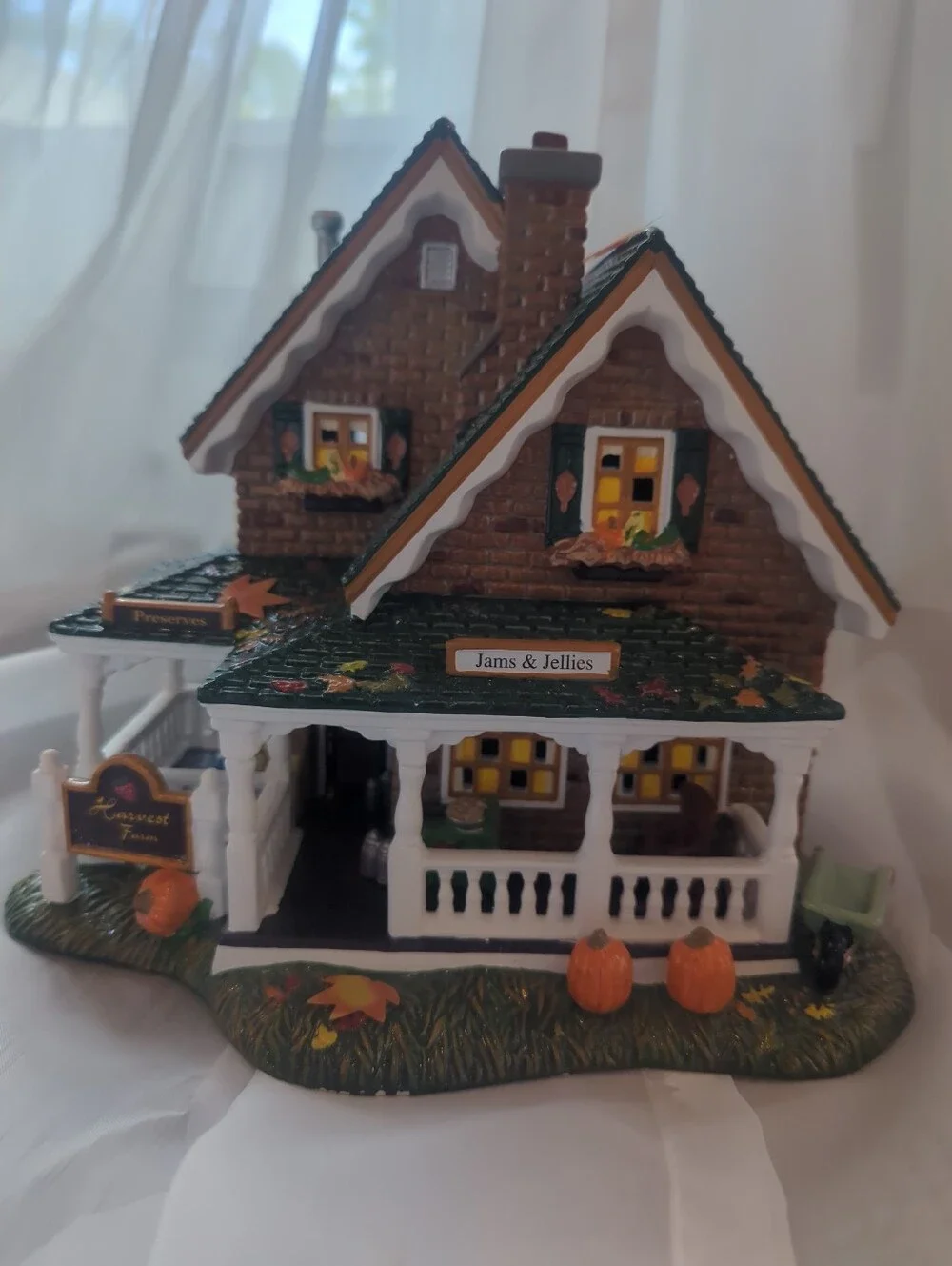 Department 56 Harvest Farm Roadside Sales Cottage in Green and Brown